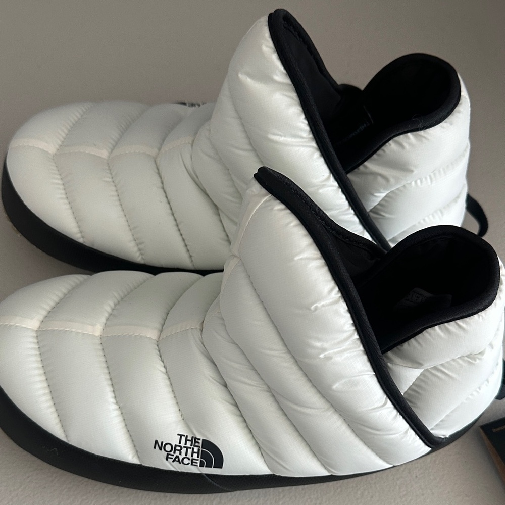 The North Face Womens Black and White Quilted Boots-Size 8